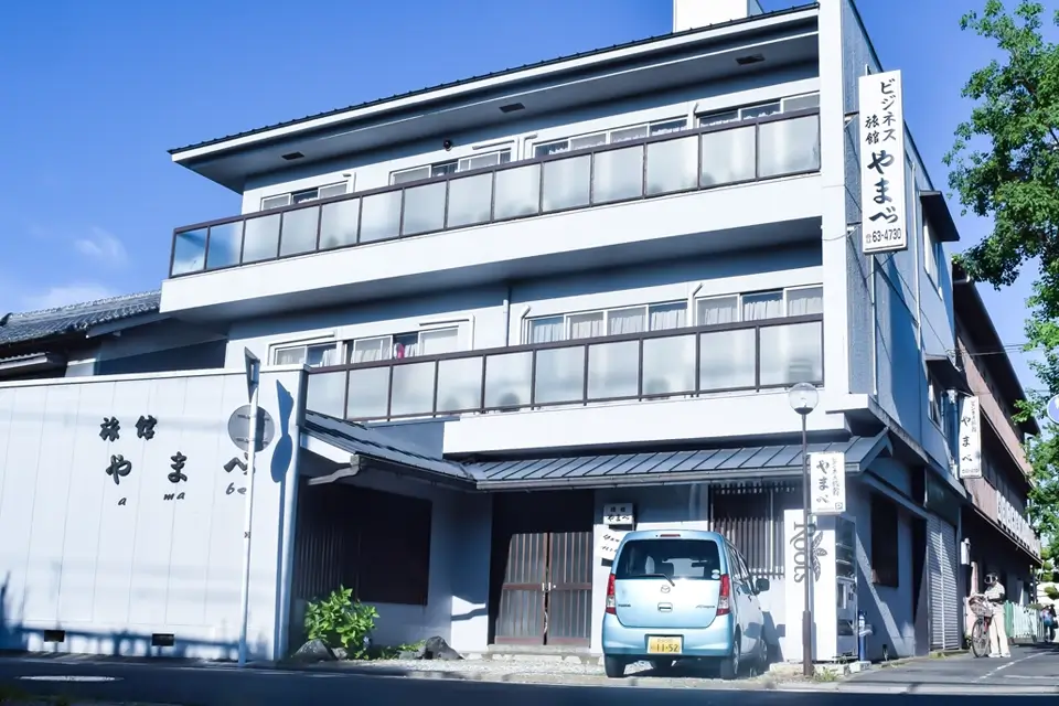 ビジネス旅館やまべ外観